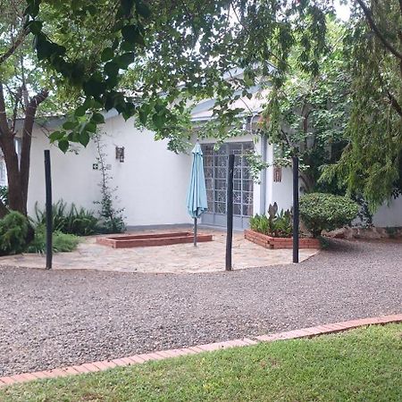 Driftwood Boutique Bed And Breakfast Lobatse Extérieur photo