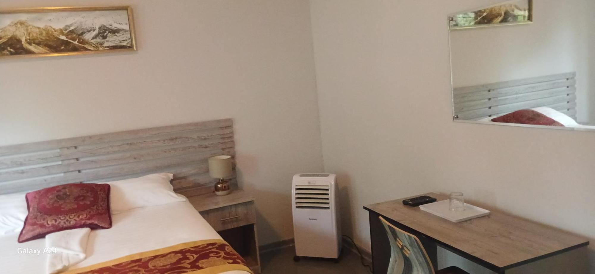 Driftwood Boutique Bed And Breakfast Lobatse Extérieur photo