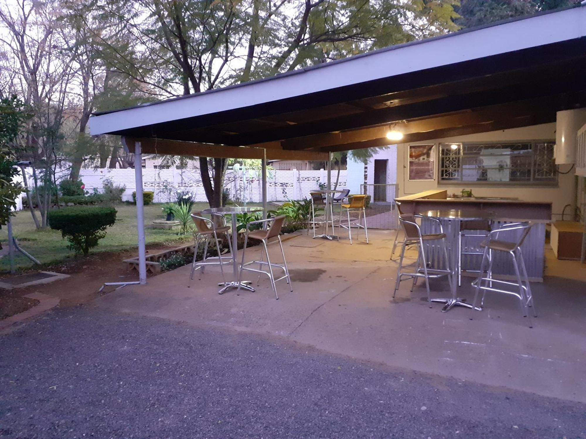 Driftwood Boutique Bed And Breakfast Lobatse Extérieur photo